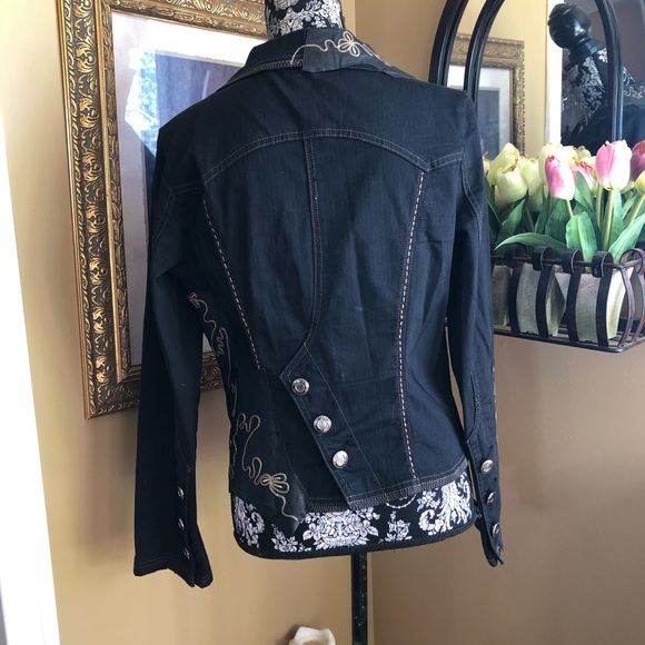 Simon Chang | 8 - Picture 2 of 5